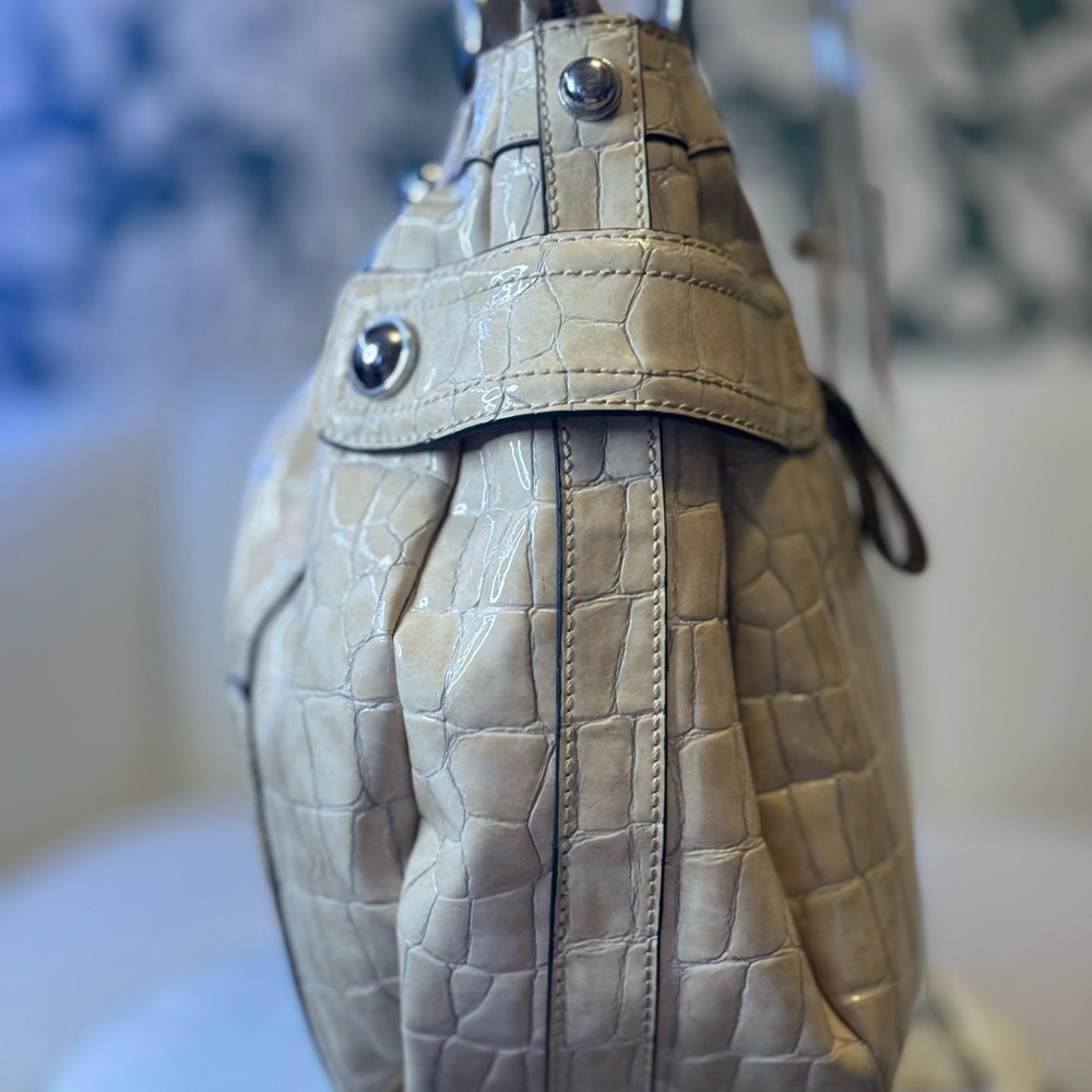 🤑 GUESS Vintage Croc-Embossed Cream Shoulder Bag - Picture 7 of 11